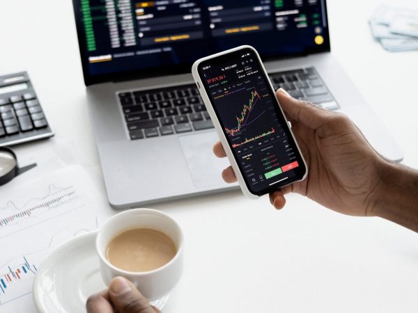 Agile Strategy Development for Fast-Changing Markets